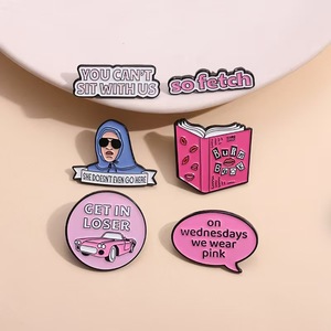 Pins de esmalte de Mean Girls, broches y insignias de solapa con la frase 'She Doesn't Even Go Here', de metal, con temática de película juvenil y dibujos animados, accesorios de joyería - Product Image 2