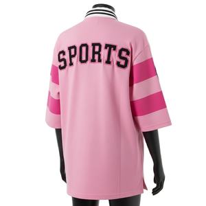 Camiseta de rugby para mujer de mezcla de algodón grueso, duradera, suave, con paneles de rayas rosas en las mangas y logotipo personalizado de sarga. - Product Image 5