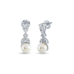 Pendientes colgantes elegantes con perlas brillantes y delicadas características de diamantes para un proveedor indio de glamour sin esfuerzo - Product Image 1