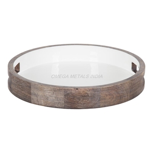 Bandeja de madera más vendida en rico color Acacia con forma redonda única y superficie pulida, ideal para entretener a los invitados - Product Image 1
