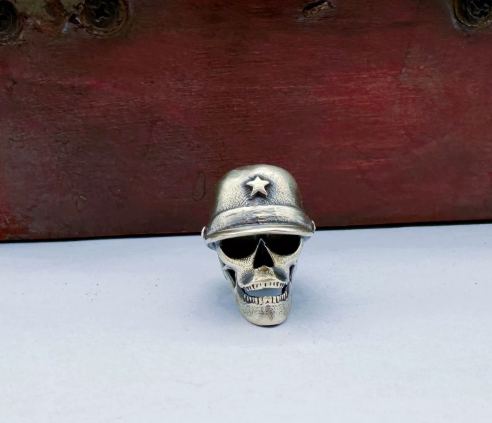 สีน้ำตาลเข้ม