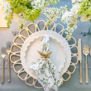 Chemin de table Boho avec sets de table Chargeurs de table Assiettes Napperon en rotin pour événement de fête de mariage rond - Product Image 3