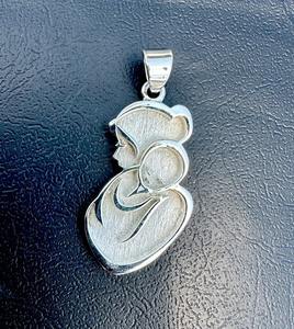 Colgante de Plata de Ley 925 Chapado en Oro de 18K con Diseño de Madre con Bebé, Joyería Ecológica para Mujer con Relleno de Resina de Leche Materna - Product Image 3