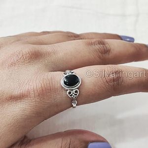 Anillo de Mujer con Piedra Preciosa de Ónice Negro Natural, Piedra de Nacimiento de Diciembre, Anillo Bohemio Pequeño, Joyería Hecha a Mano, Anillo de Plata de Ley 925 - Product Image 1