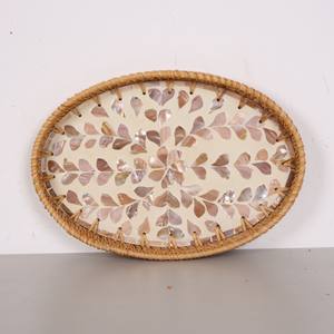 Plateau de service ovale en nacre et rotin fait main, durable, design mosaïque neutre pour cuisine et table à manger - Product Image 5
