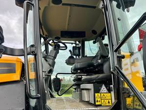 Tracteur JCB FASTRAC 8330 ÉTAPPE 5 À VENDRE - Product Image 5