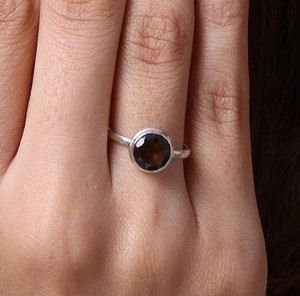 แหวนเงินแท้925แท้แบบเรียบแหวนมินิมอลสำหรับผู้หญิงขนาด10มม. สโมกกี้ควอทซ์เจียระไนและขอบตัดสำหรับงานปาร์ตี้ - Product Image 6