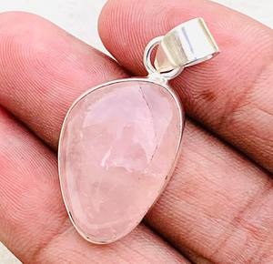 Colgante de cuarzo rosa de Plata de Ley 925 hecho a mano con piedras preciosas de cuarzo rosa diseño de joyería único - Product Image 3