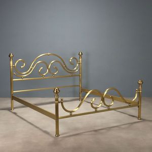 Estructura de Cama de Latón de Estilo Real Diseñada para Espacios de Dormitorio Grandes con Estilo Interior Vintage - Product Image 5