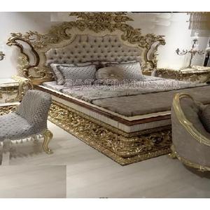 Cama y Mesitas de Noche de Madera de Teca Tallada Moderna, Ligera y Lujosa, Muebles de Dormitorio con Aspecto Real - Product Image 1