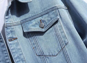 เสื้อแจ็กเก็ตผ้าเดนิมของผู้ชายใหม่พร้อมโลโก้ที่กำหนดเอง - Product Image 4