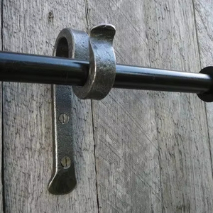 Supports de tringle à rideaux en métal incurvés et robustes pour rideaux lourds et épais, offrant une utilisation domestique fiable et élégante - Product Image 1