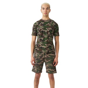 เสื้อยืดและกางเกงขาสั้นผู้ชายแบบเรียบง่ายสบายๆ ลดราคาพิเศษ คอทรงโอ สีพื้น ขายส่ง ชุดเสื้อยืดและกางเกงขาสั้นใส่สบายสำหรับฤดูร้อน - Product Image 1