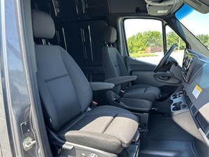 Mercedes-Benz Sprinter Diésel Gris 2024 (Usado en Excelentes Condiciones) Transmisión Automática, Interior de Cuero, Volante a la Izquierda, R17 - Product Image 4