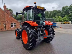 Tractor de cabina Power 4WD Kubota M7040 ¡645 horas! MANDOS TRASEROS 4x4 70 HP DUAL HIDRÁULICO Ya Disponible - Product Image 3