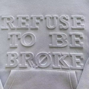 Pull à capuche en molleton éponge blanc avec logo en relief 3D pour hommes, avec poche kangourou, ourlet côtelé, les plus demandés pour les soldes d'hiver - Product Image 5