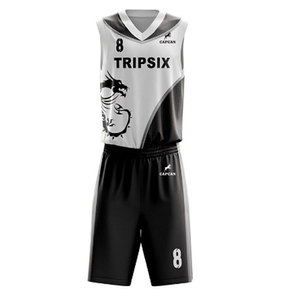 Ensemble d'uniformes de basket-ball pour hommes en polyester respirant 100% de Capcan International imprimé à manches courtes en vente - Product Image 1
