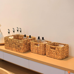 Venta al por mayor de Vietnam, cestas de almacenamiento de jacinto de agua tejido Natural, juego organizador de doble asa de 3 para ropa y ropa - Product Image 1