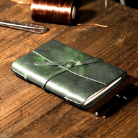 Carnet A5 en cuir fait main, journal relié rigide avec sangle verte, carnet de croquis vierge et papier à dessin, journal d'écriture et d'art rechargeable