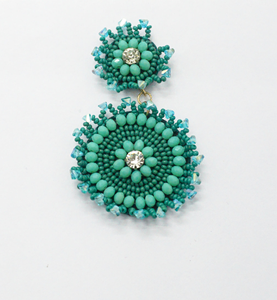 Boucles d'oreilles huggie en sequins violet, vert et jaune pour le Mardi Gras, bijoux en perles de rocaille d'Inde - Product Image 6