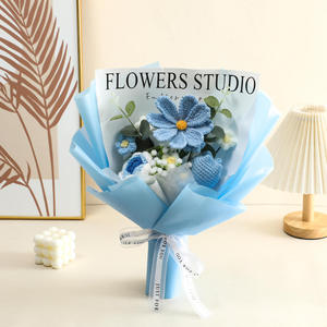 Bouquet de fleurs artificielles en laine tricotée à la main, style crochet, cadeau de Saint-Valentin pour petite amie - Product Image 5