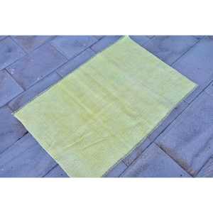 Alfombra Turca Vintage Ecológica de 3.4x2.4 pies, Alfombra Pequeña de Lana con Parches Amarillos y Base de Látex - Product Image 1