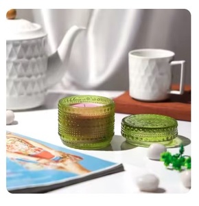 Frascos de velas perfumadas de lujo con cera natural, embalaje elegante y ricas fragancias, ideales para la relajación y la aromaterapia - Product Image 1