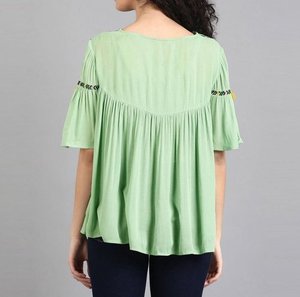 Venta al por mayor de alta gama personalizado OEM/ODM fabricante Boho país occidental bordado blusa de lujo con flecos Camisa vaquera para las mujeres - Product Image 2