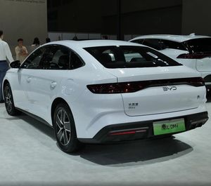 2024-2025 B. Y. D Qin L DM-I DM Hybrid Excellence Edition Véhicule à Énergie Nouvelle EV Voiture Électrique 80KM 120KM B. Y. D Qin L EV SUV - Product Image 3