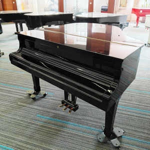 Piano à queue Yamaha G1B 88 touches en bois massif, design classique avec un son acoustique riche pour la scène et le studio, haute performance - Product Image 1