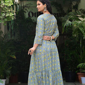 Robe Anarkali en coton à imprimé floral gris pour femmes |   Robe longue ethnique pour les fêtes et les occasions festives - Product Image 1