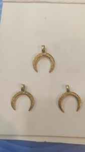 Breloques en laiton sur mesure disponibles en motifs de gaufrage soleil pour les conceptions de bijoux pour les filles et les femmes aussi pour la revente. - Product Image 2