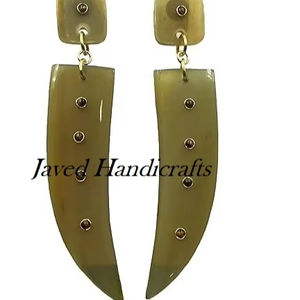 Vente en gros de boucles d'oreilles en corne de boeuf de style animal d'inspiration vintage de la meilleure qualité, design poli en corne à la mode pour l'artisanat naturel - Product Image 2