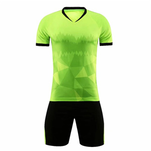 Ensemble de maillot de football pour homme à col en V et manches courtes, en polyester respirant, uniforme de football pour toutes les saisons, kit d'entraînement personnalisé - Product Image 5