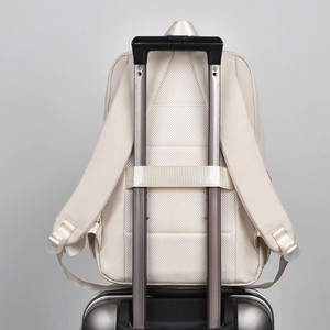 Sac à dos polyvalent et imperméable pour les voyages d'affaires, les étudiants, avec compartiment pour ordinateur portable antichoc, design moderne et tendance, fabriqué au Vietnam - Product Image 3