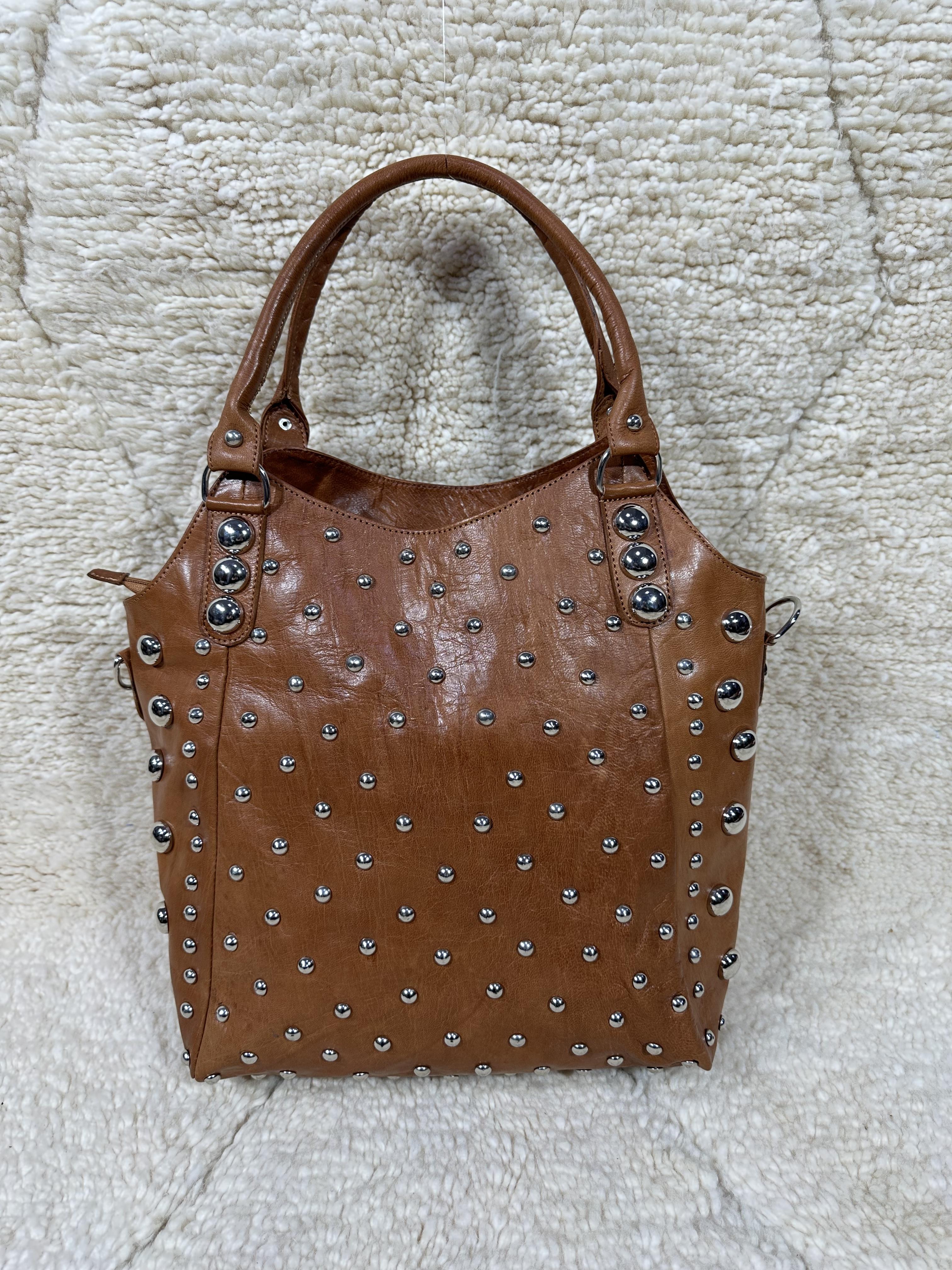 น้ำตาลอ่อน