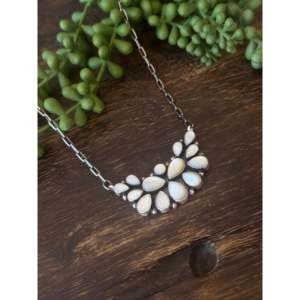 Collier en grappe de nacre et argent sterling de Sharon Francisco - Product Image 3