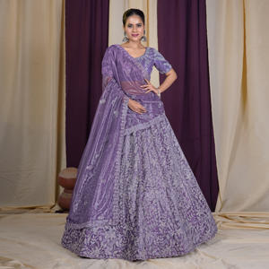 Lehenga Choli de Diseño en Tela Twill con Bordado Intenso |   Vestidos de Novia Indios para Fiestas, Recepciones y Eventos Festivos - Product Image 3