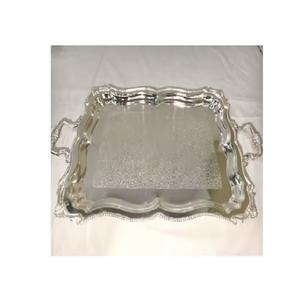 Plateau à chocolat en métal couleur argent avec motif floral pour exposer des chocolats sucrés et des fruits secs lors d'occasions spéciales - Product Image 6