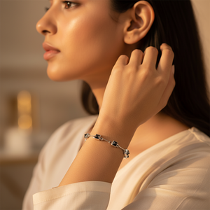 Pulsera Cuadrada de Esmeralda con Baño de Rodio en Oro de 14k para Mujer | # Opciones de Topacio y Diamante | # Pulseras y Brazaletes - Product Image 1