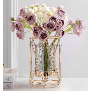 Ensemble de vases en métal tendance de couleur or élégante avec forme géométrique élégante et design moderne idéal pour les expositions florales - Product Image 1