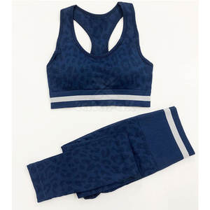 Vente chaude Ensemble de yoga pour femmes en matériau durable de haute qualité, couleur unie, taille élastique, logo sur le devant, prix bas - Product Image 2