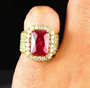 Anel de zircônia cúbica vermelho com diamante esmeralda 2 ct, anel de noivado para homens, banhado a ouro amarelo 14K, presente para ele