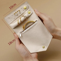 Boîte à bijoux de voyage avec logo personnalisé organisateur pliable rouleau de rangement de bijoux sacs de luxe en cuir PU avec pochette à rouleau de boutons