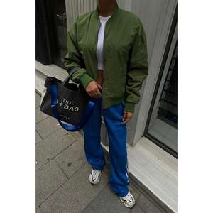 เสื้อแจ็คเก็ตบอมเบอร์แบบมีซี่โครงยี่ห้อ Michonne รุ่น 7059 -08 สำหรับฤดูใบไม้ร่วง - Product Image 2