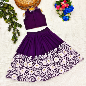 Conjunto de Lehenga Choli de Georgette con Bordado Floral Morado para Niñas, Estilo Tradicional Indio para Fiestas, Marca Shoryam Fashion Premium - Product Image 3