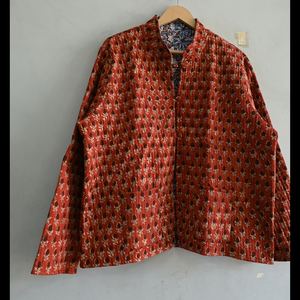 Chaqueta de algodón reversible para mujer Abrigo de invierno acolchado con patrón floral y decoración de botones Ropa de mujer corta tejida a mano - Product Image 2