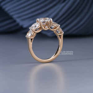 Anillo de Diamantes Cultivados en Laboratorio, Corte Brillante Redondo, Oro Amarillo de 14 Quilates, Lujoso Anillo de 7 Piedras con Calidad EF de 4.12 Quilates, Anillo de Aniversario o Boda para Mujer - Product Image 4
