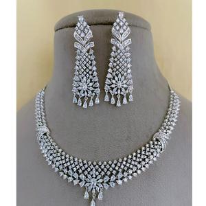 Collier glamour en zircon de luxe de qualité supérieure avec boucles d'oreilles pour mariage, fiançailles et fête pour femmes - Product Image 1