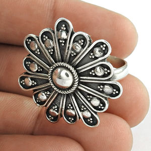 Bague en forme de fleur en argent sterling oxydé massif 925 pour femme filles bijoux fins faits à la main prix d'usine direct fournisseurs en vrac - Product Image 1